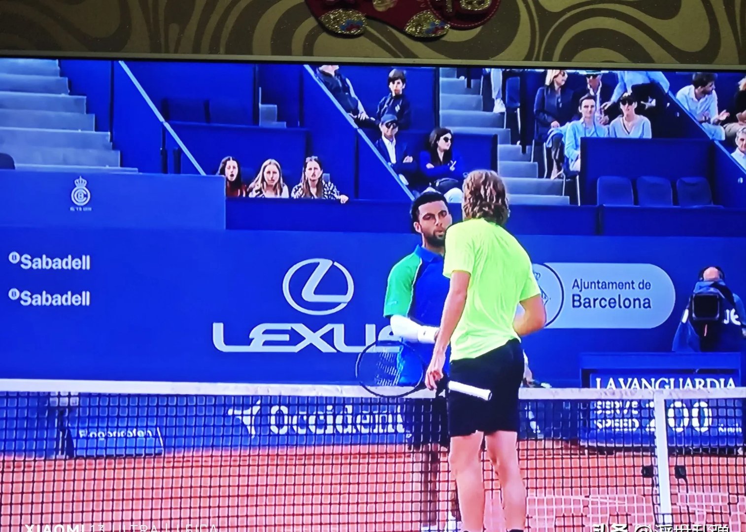 -包含美国网球队绝地反击世界网球队，西西帕斯统治全场的词条