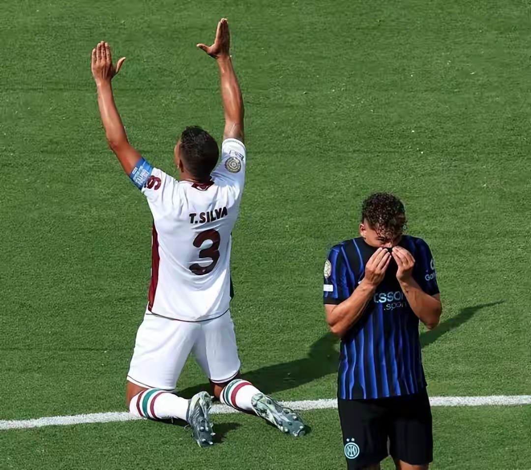 -欧预赛胜利之后的宣泄：球员尽情庆祝的简单介绍