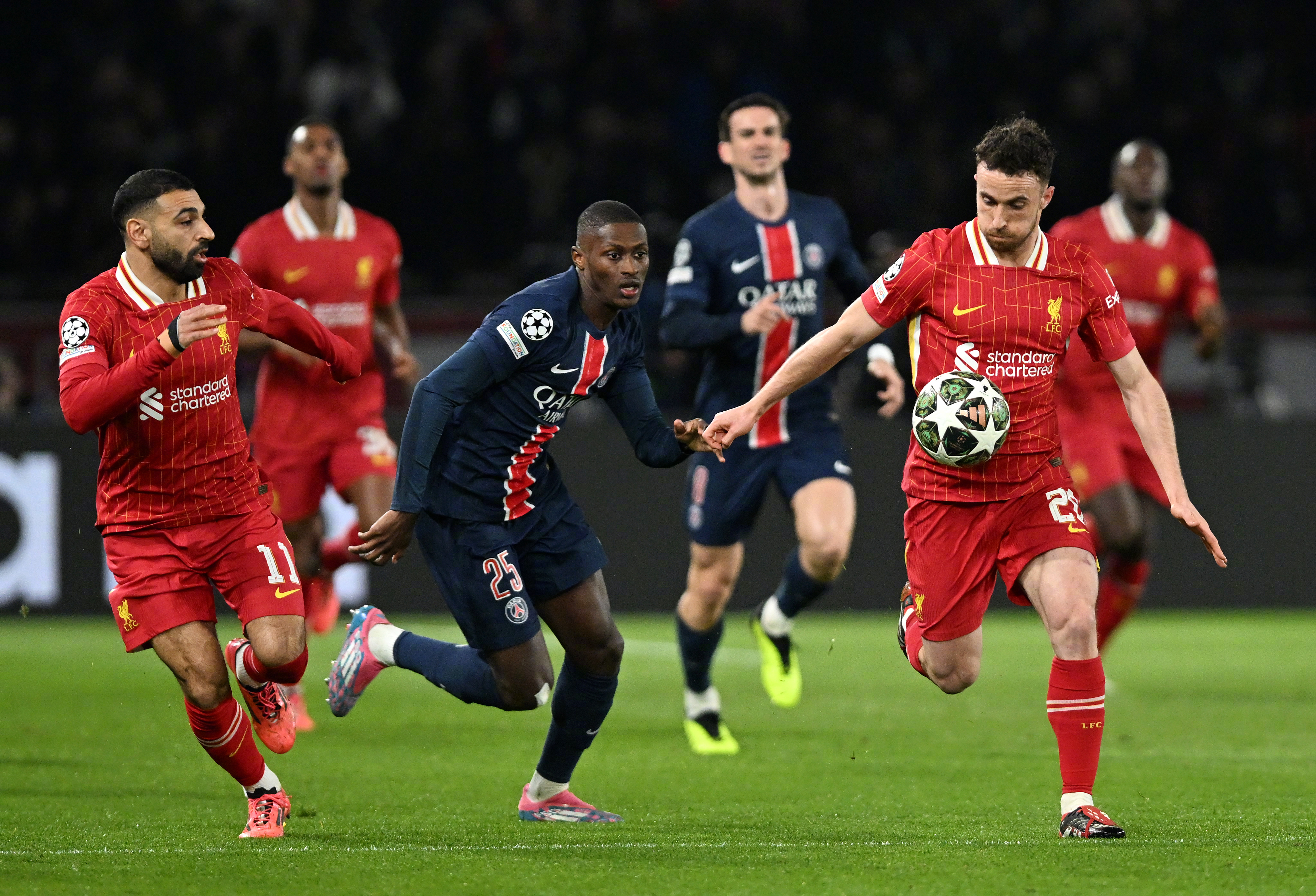 欧冠淘汰赛战火重燃,球队们夺冠心切 欧冠淘汰赛战火重燃,球队们夺冠心切