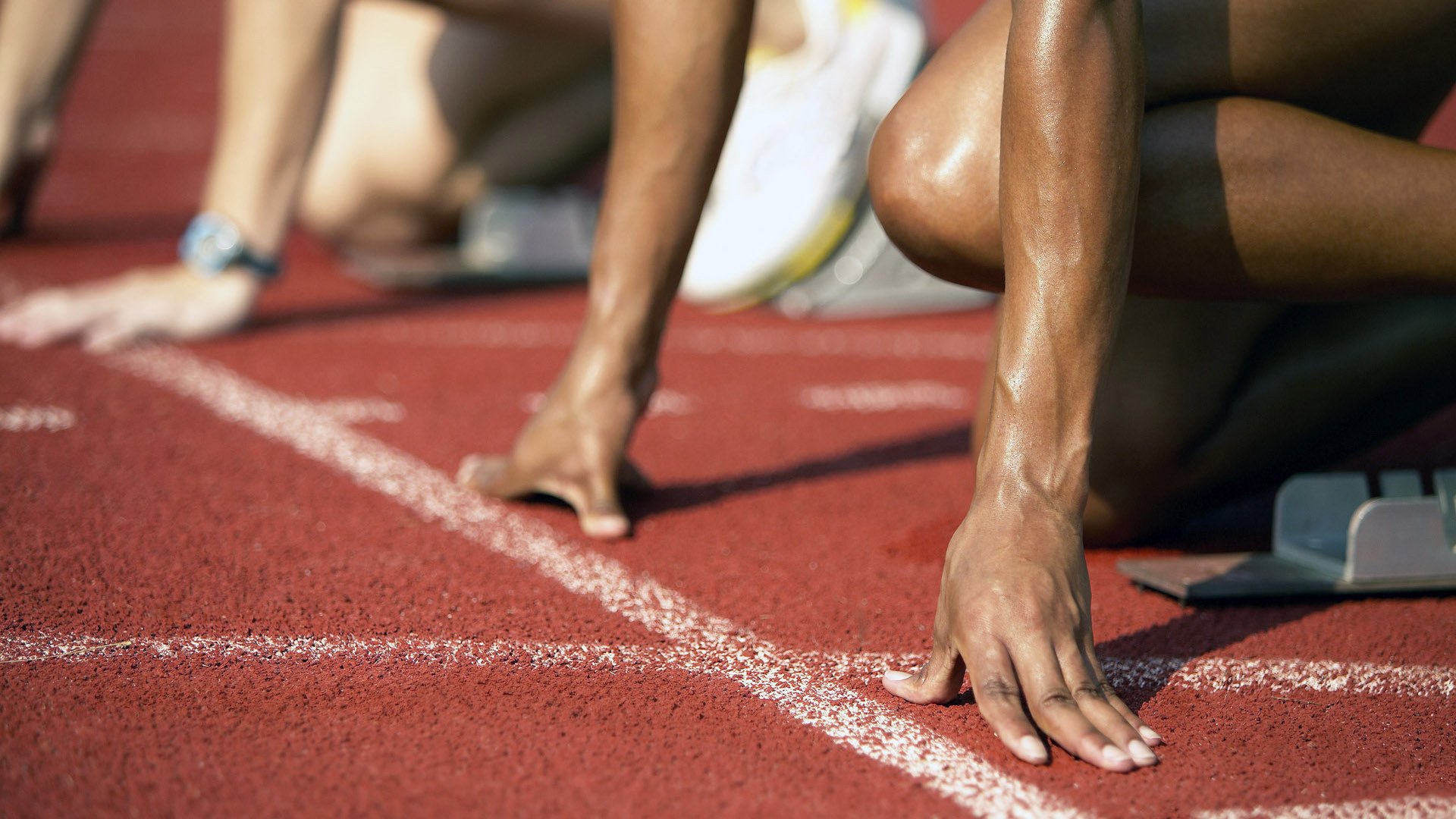 独步银石，威廉姆斯用一场完胜宣告豪门复兴，塞恩斯以关键制胜书写传奇唯一